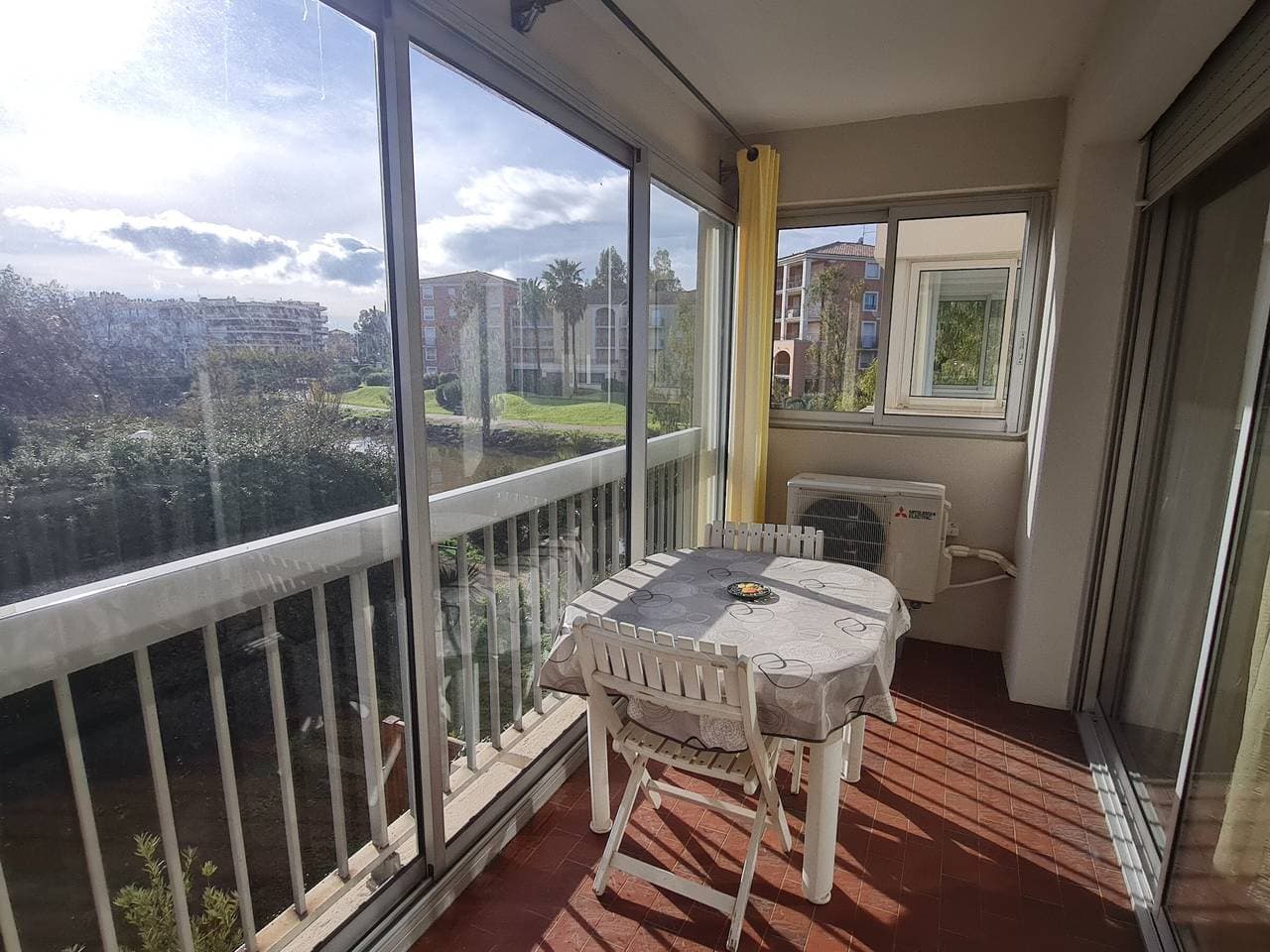 Foto 2 von 13: Klimatisiertes Studio mit Parkplatz und Balkon nahe am Strand in Sainte-Maxime
