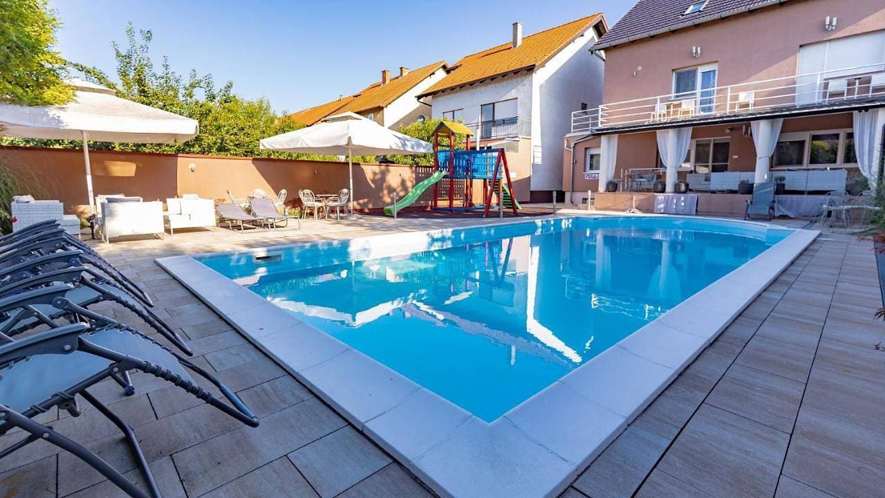 Foto 5 von 8: Villa with Private Pool