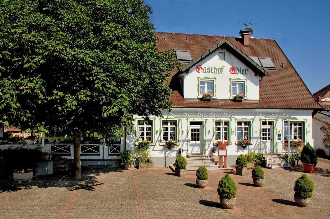 Foto 2 von 25: Landgasthof Adler zu Hochstetten - Standard Doppelzimmer mit Dusche/Wc