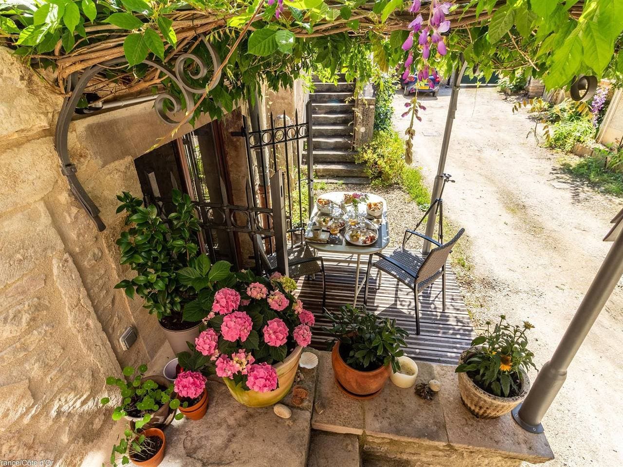 Foto 6 von 21: Charmanter Aufenthalt in Savigny les Beaune: moderner Komfort und Terrasse