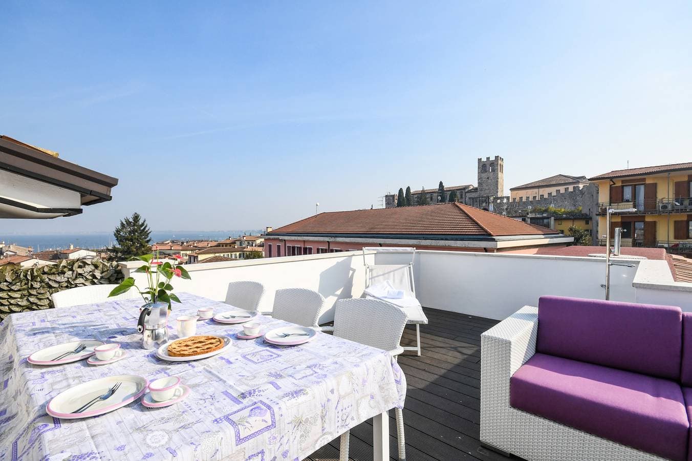 Foto 3 von 27: Mgh Luxury - Lake View Penthouse Desenzano