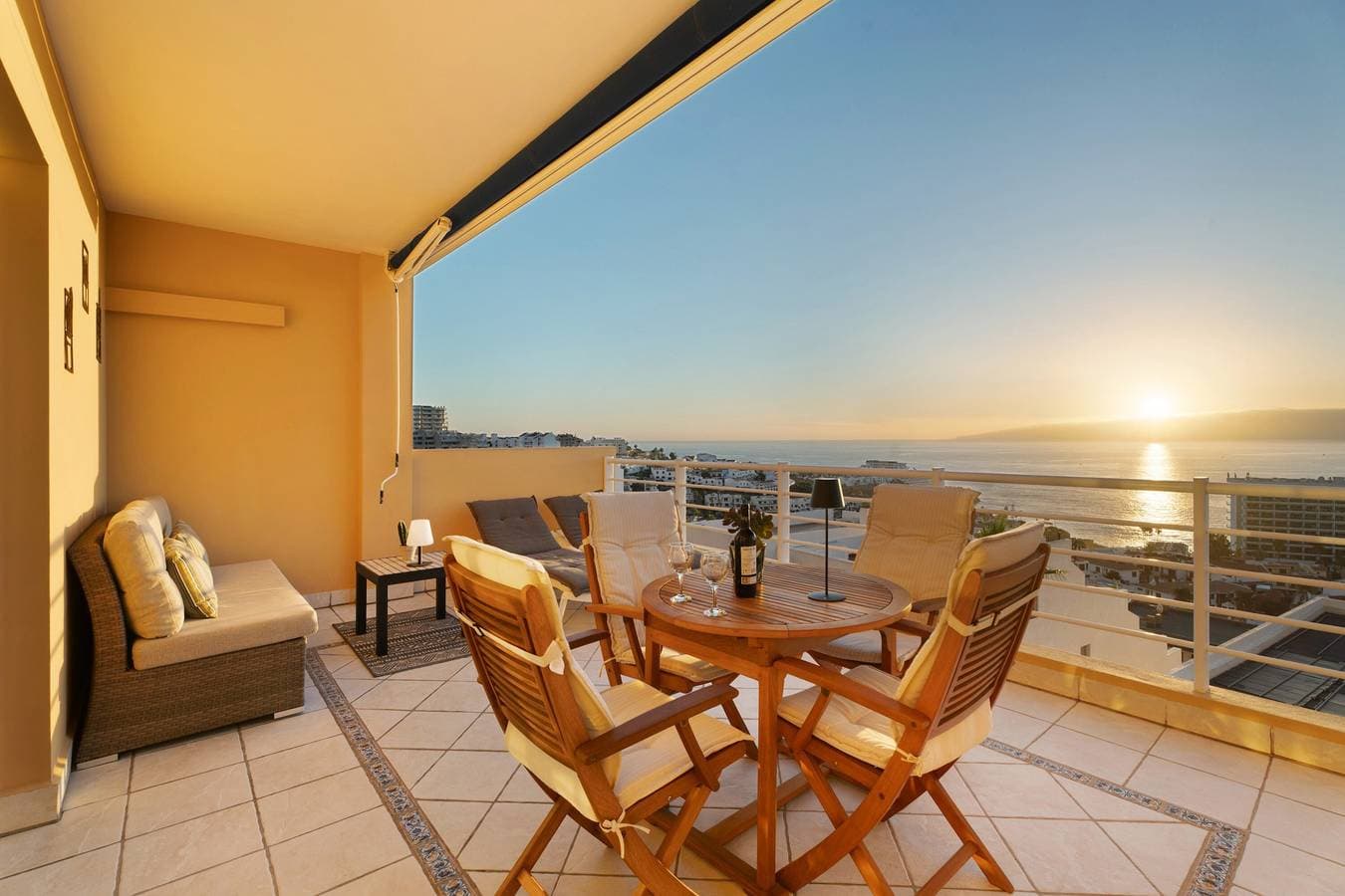 Foto 2 von 35: Ferienwohnung "Great Sunset Views Los Gigantes" mit Gemeinschaftspool und WLAN