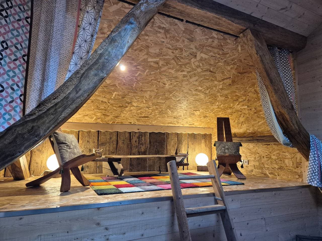 Foto 12 von 65: Gästezimmer „Séquoia“ mit Gemeinschaftsterrasse, Garten und nicht privatem Whirlpool