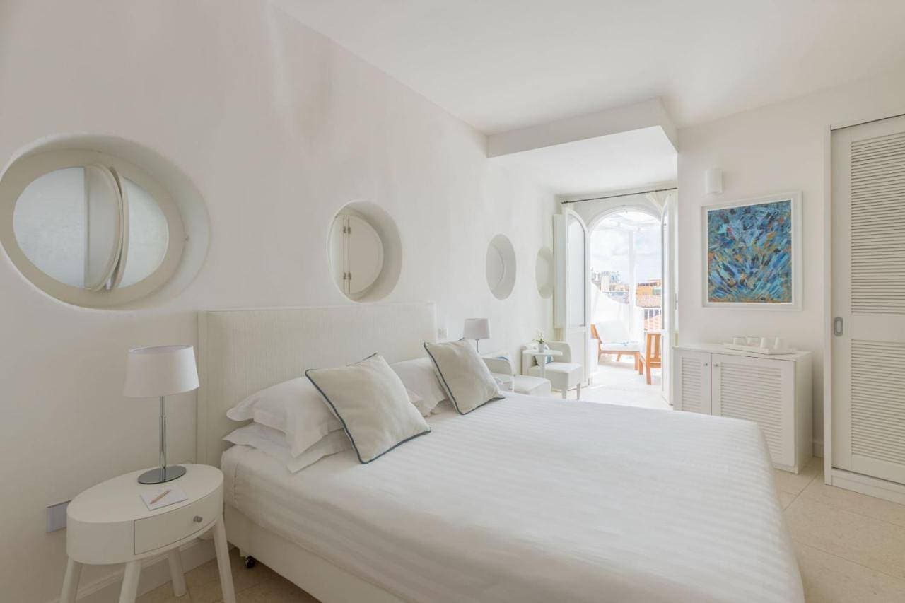 Foto 7 von 15: Deluxe Double Room with Side Sea View