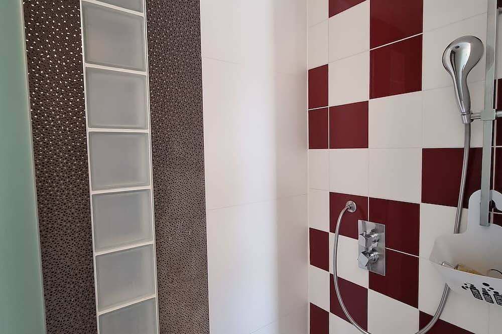 Foto 8 von 12: Houdaille 1 - Helle Suite mit Blick auf den Hafen von Honfleur