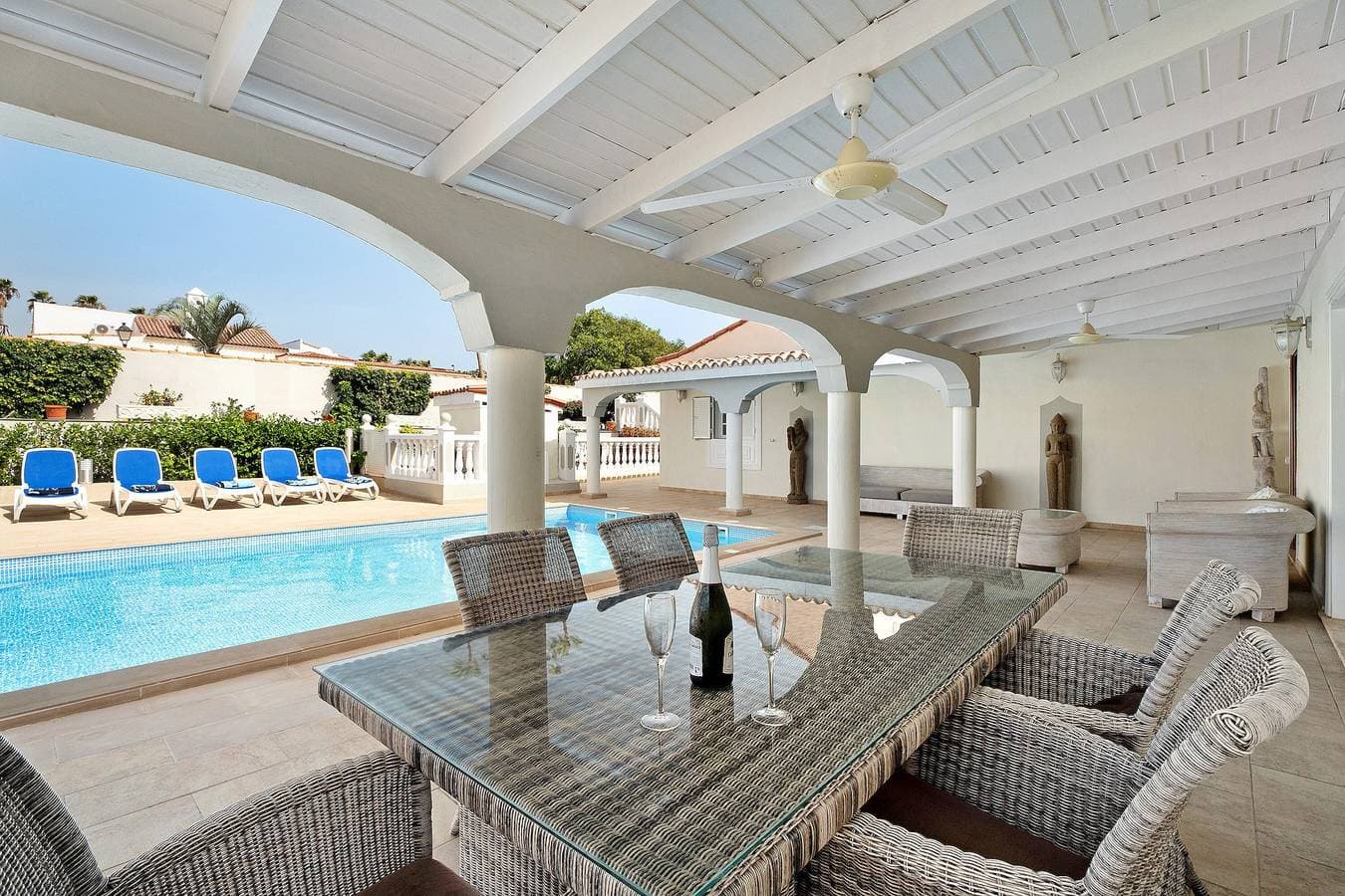 Foto 5 von 34: Villa "Casa Suenos" mit 2 Pools, WLAN, Garten & Terrasse