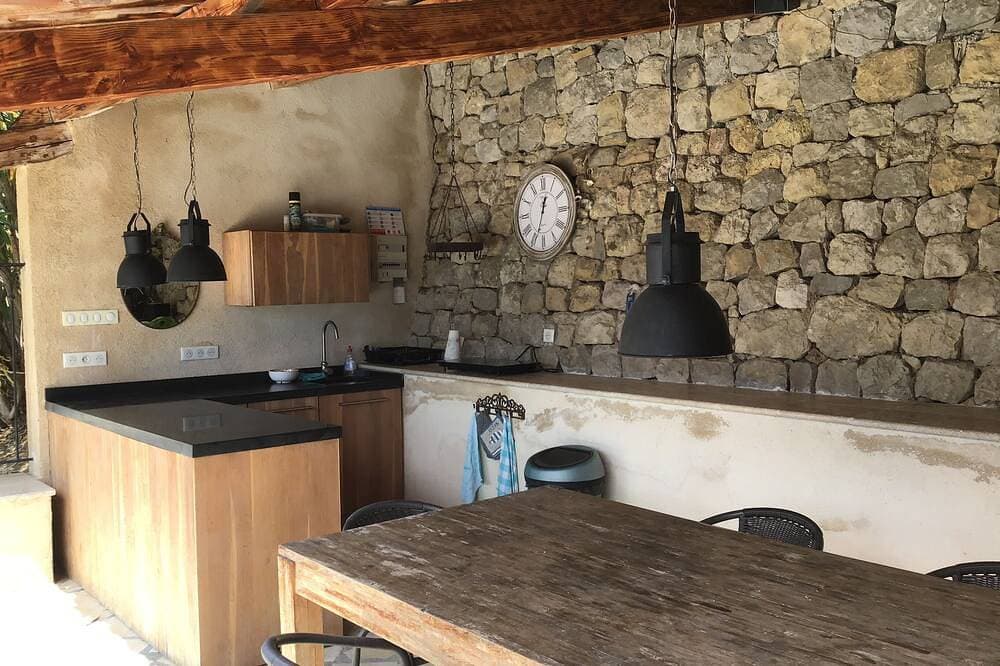 Foto 4 von 30: Exklusives Steinhaus mit eigenem, beheiztem Pool in privatem Garten