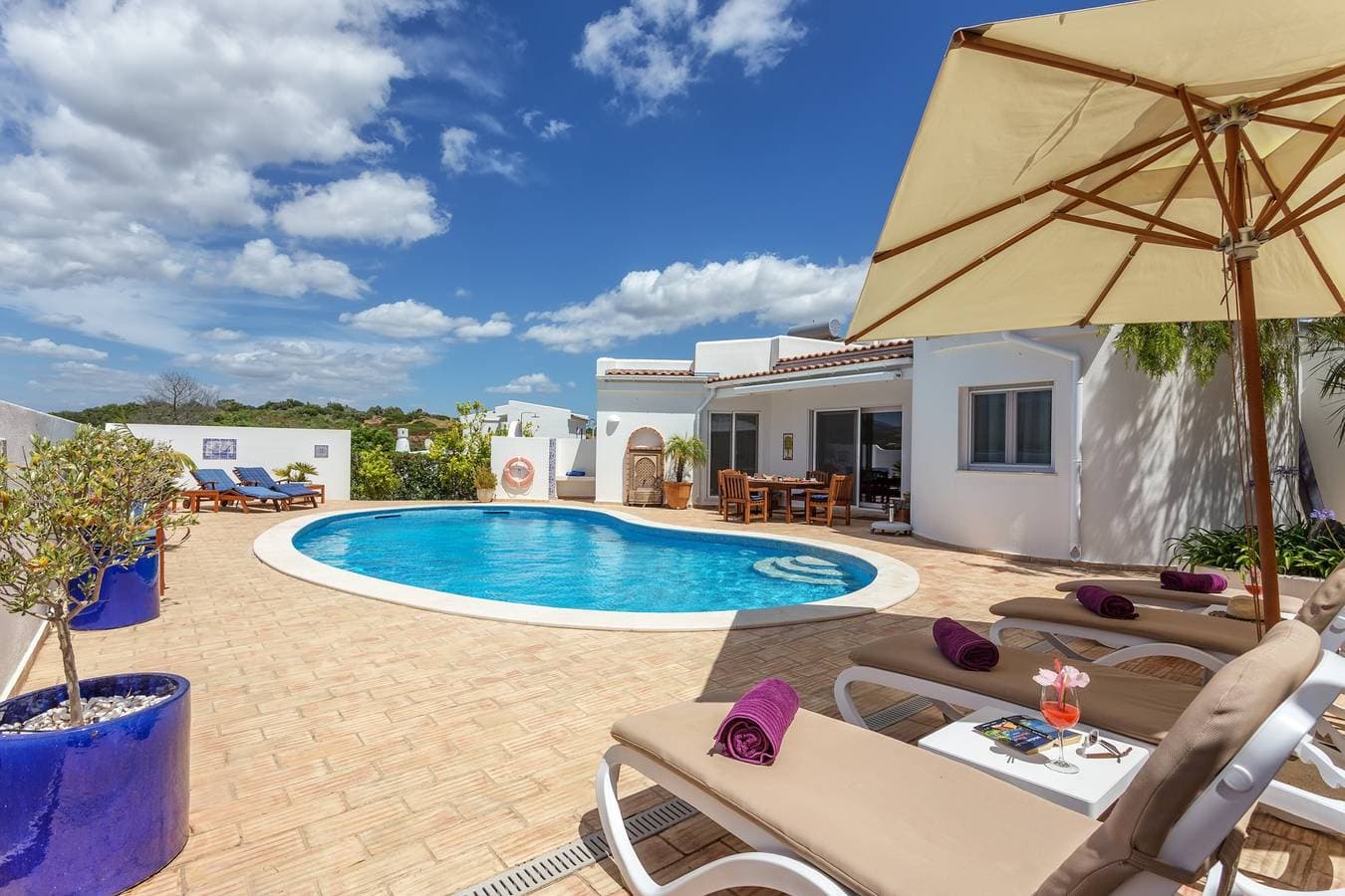 Foto 4 von 33: Villa Sagres mit Bergblick, Pool & WLAN