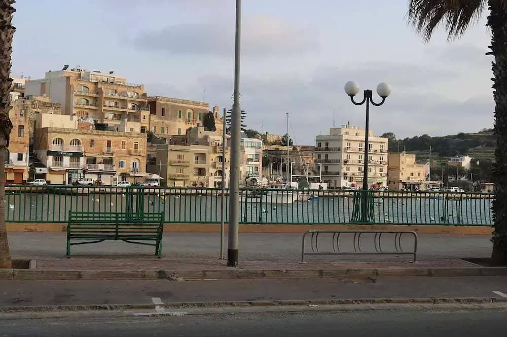 Foto 5 von 5: Neues, modernes Studio-Apartment direkt am Meer in Marsascala