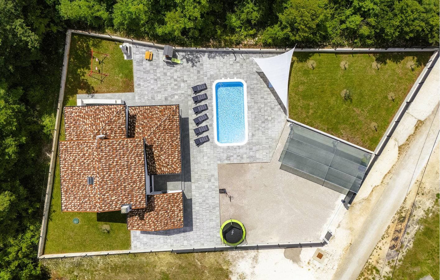 Foto 5 von 43: Geräumige 110 m² große Wohnung mit Pool und Terrasse in Raša, 2 km vom Stadtzentrum entfernt