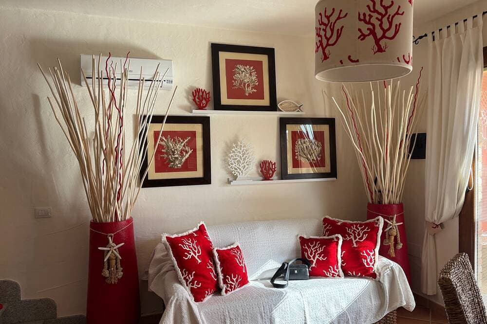 Foto 4 von 30: Villa Red Coral: sleeps 4, shared swimming pool, parking,
