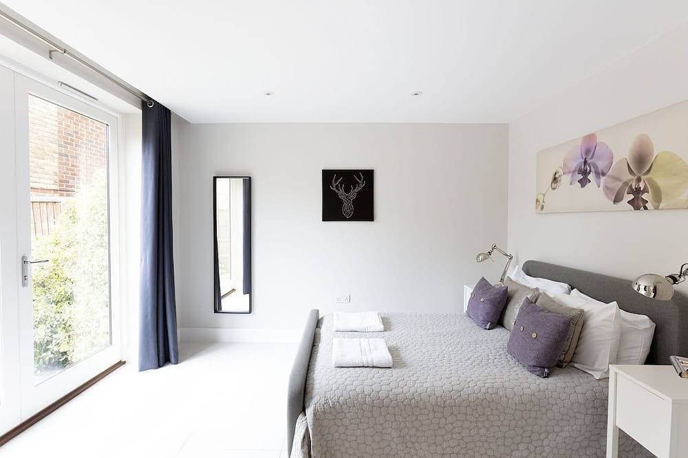 Foto 7 von 30: Immaculate Central Windsor Town House
