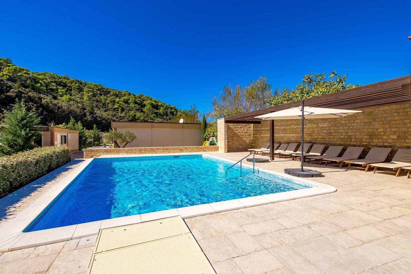 Foto 13 von 29: Ferienhaus mit Pool und Klimaanlage