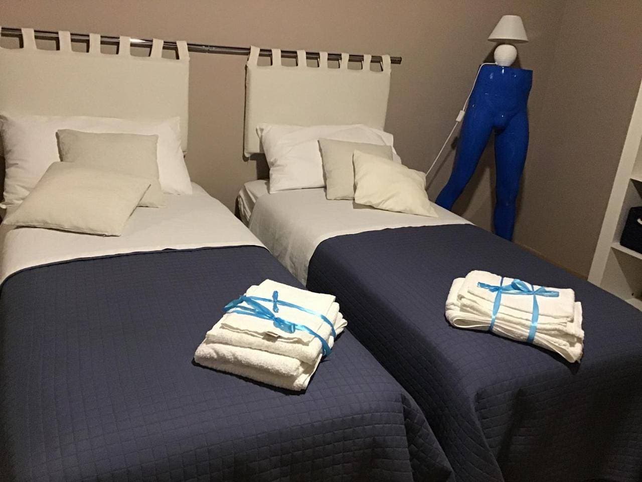 Foto 7 von 12: Double Room with Private Bathroom
