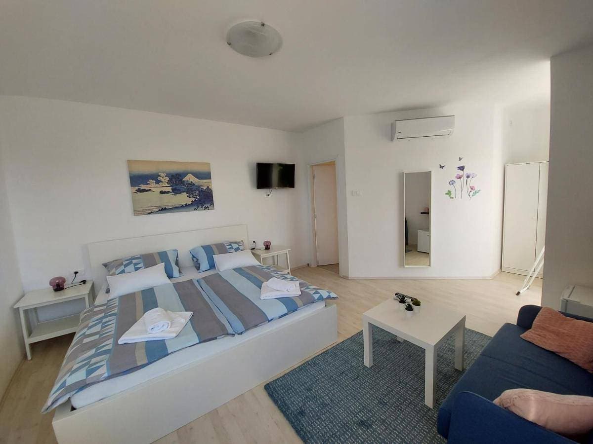 Foto 5 von 9: Double Room with Private Bathroom