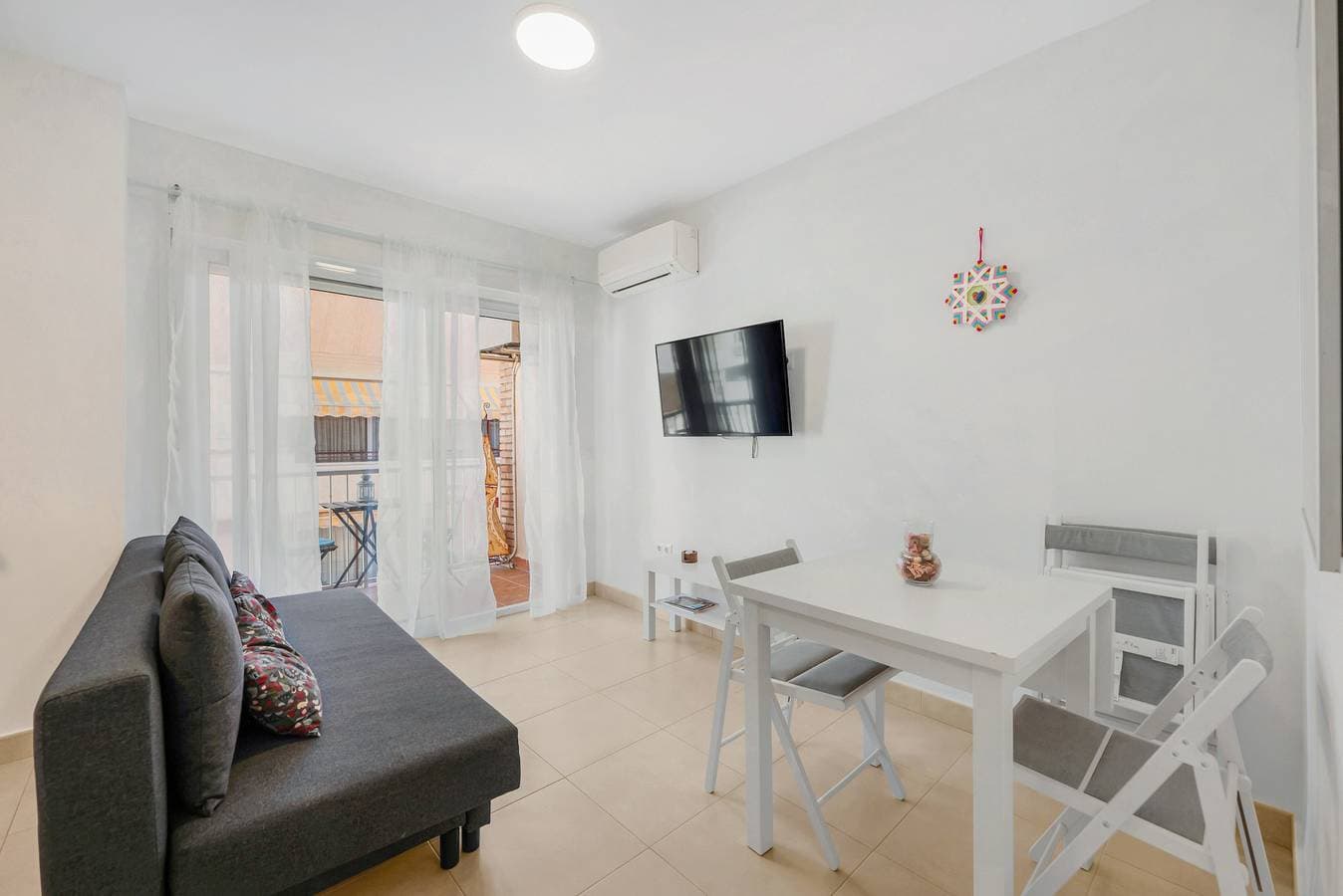 Foto 3 von 25: Apartment 'Beachfront Estepona Center' mit Meerblick, WLAN und Klimaanlage