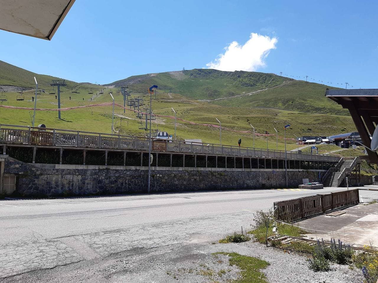 Foto 9 von 10: Spacious Studio, Sleeps 4 - Ski-In/Ski-Out, Balcony with Mountain Views, Fully Equipped Kitchen