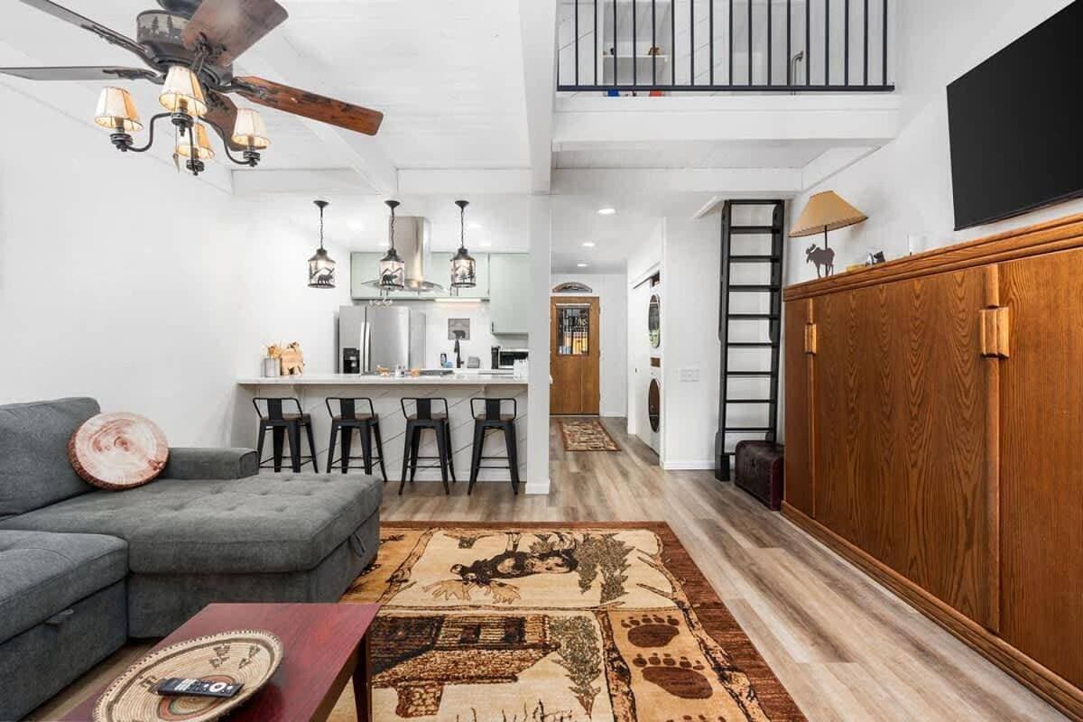 Wilderness Hideaway-Across from the pool & spa 1