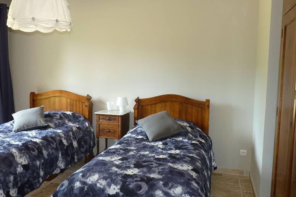 Foto 3 von 24: Bastidon 18. mit exklusiven Pool wieder in 7 ha großen Parks.