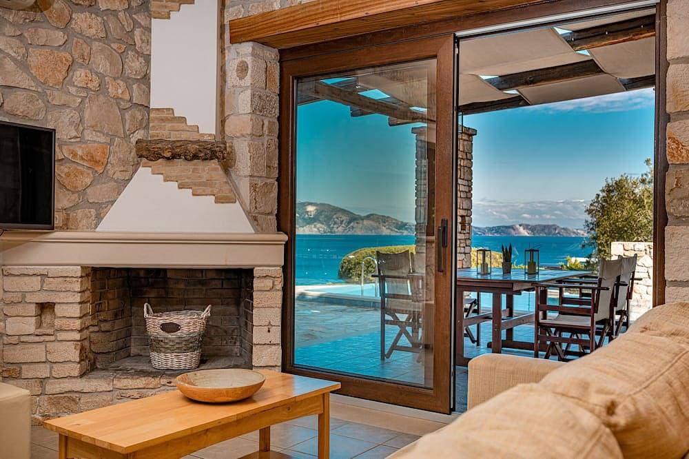 Foto 2 von 7: Kymaros exklusive Villa Lofos, 3 Schlafzimmern, privatem Pool, Meerblick