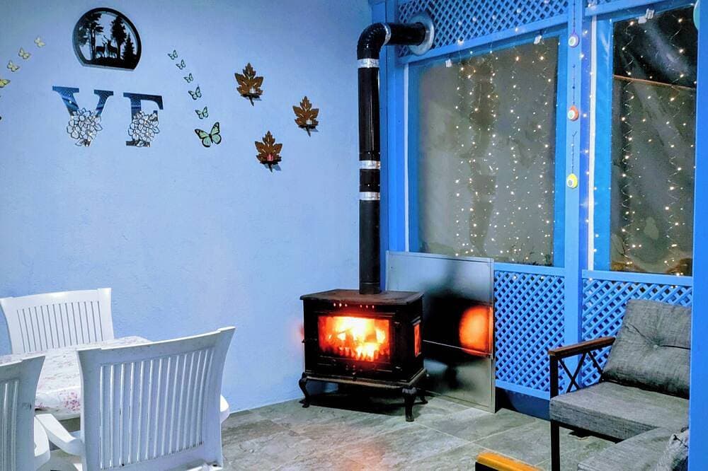 Foto 6 von 22: Şilede doğa içinde denize yakın kapalı ısıtmalı havuzlu şömineli barbekülü villa