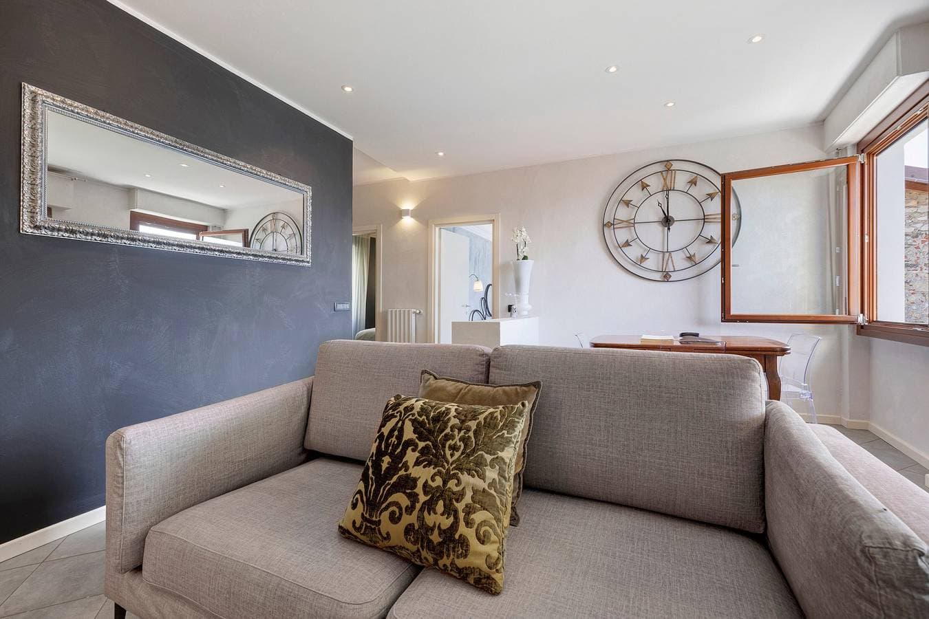 Foto 7 von 29: Ferienwohnung 'Il Campanile' mit Seeblick, WLAN und Klimaanlage