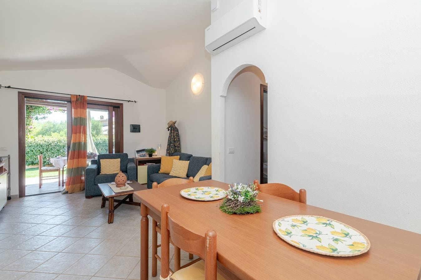 Foto 7 von 20: Villetta Girasole: Apartment mit privater Terrasse, Garten und Klimaanlage