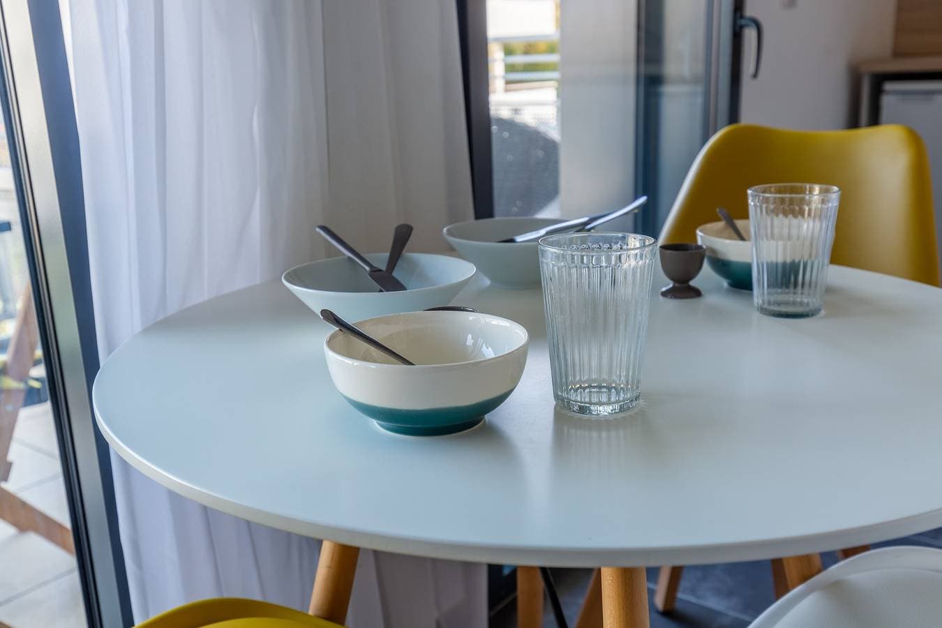 Foto 5 von 21: Großes Studio am Seeufer mit Bergblick, Terrasse und WLAN