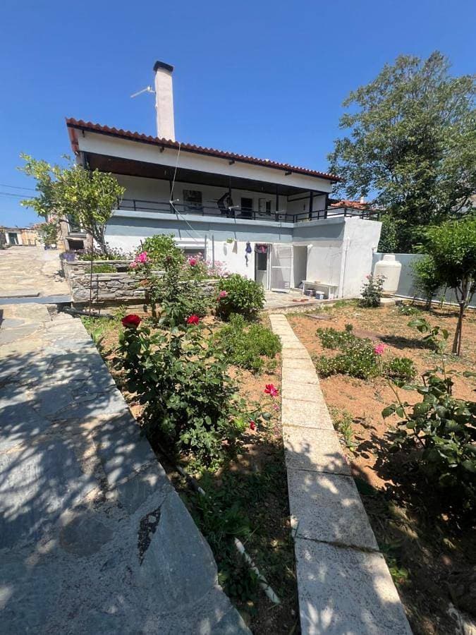 Foto 4 von 12: Three-Bedroom House