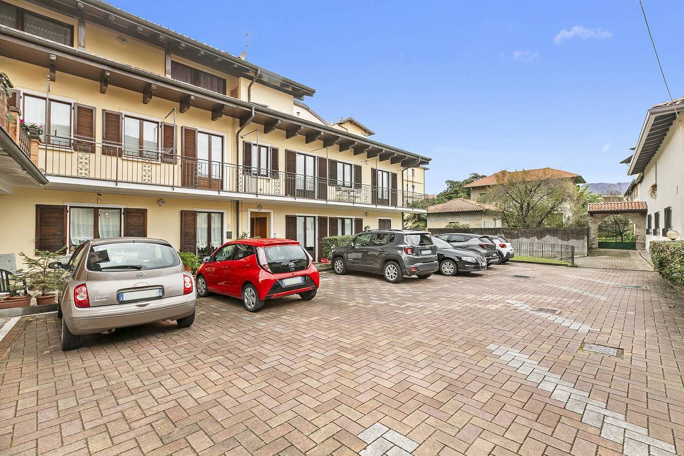 Foto 9 von 21: Petalo Bianco: 100m from Lake, Parking and Balcony