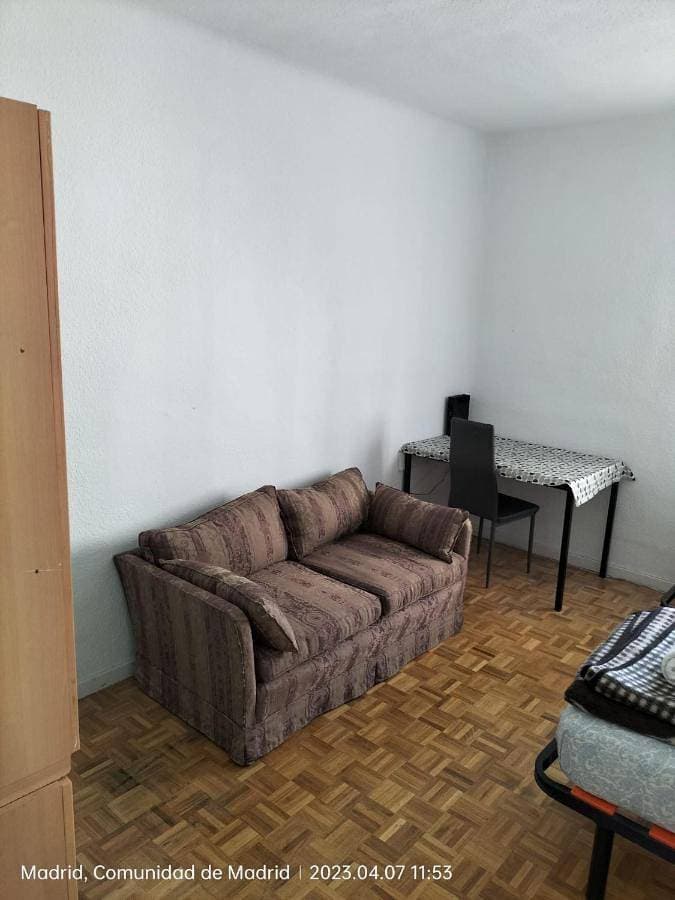Foto 3 von 11: Piso 4 dorms sin salon 1 baño 1 Cocina Zona PioXII Colombia