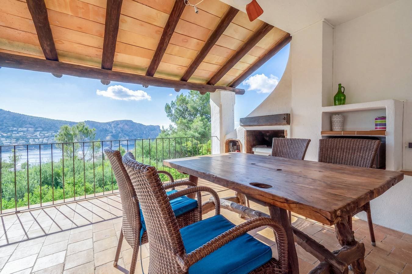 Foto 12 von 45: Ferienhaus 'Villa Ancora – Ausblick auf La Mola' mit Meerblick, WLAN & Klimaanlage