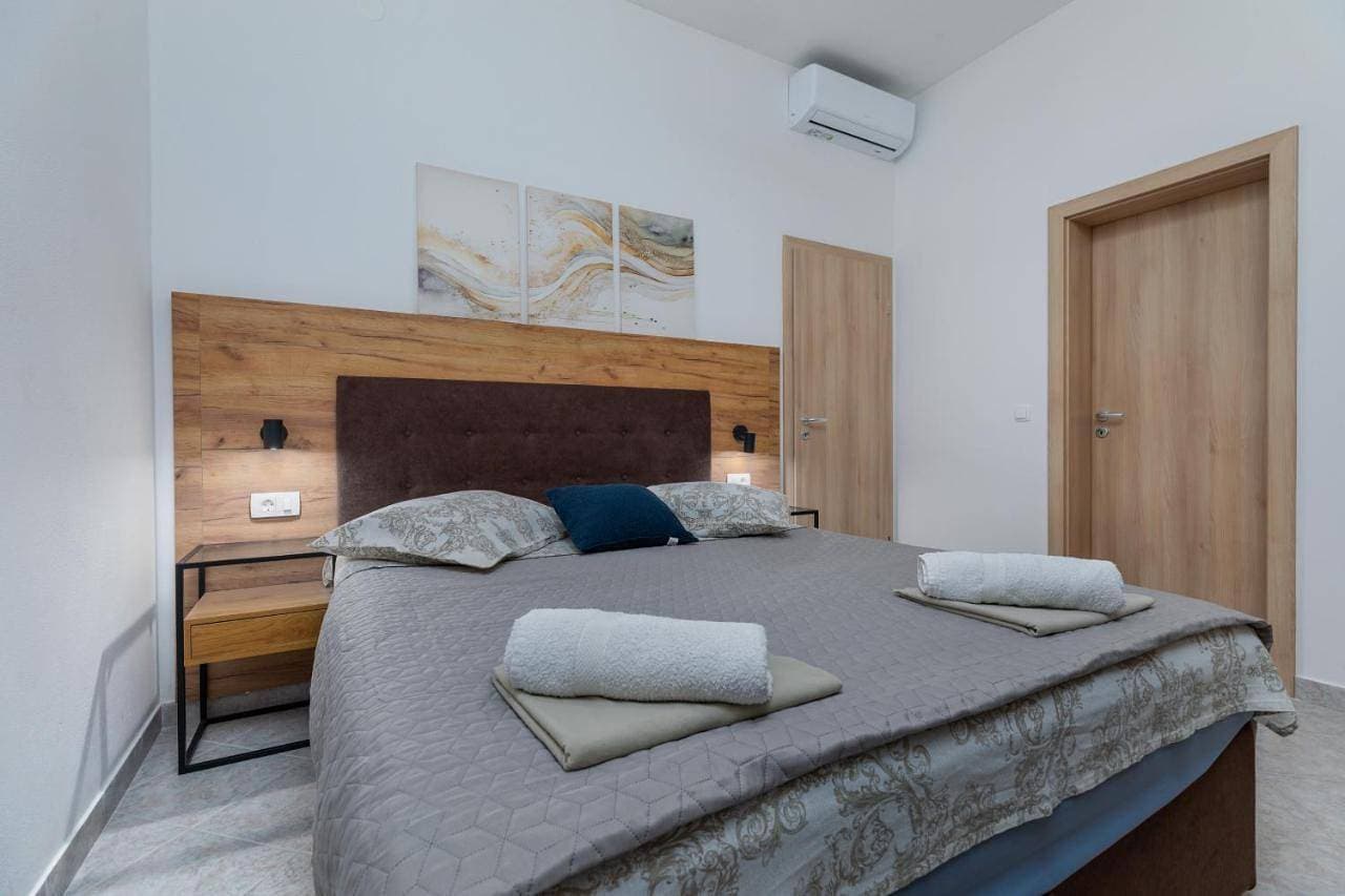 Foto 6 von 21: Two-Bedroom Apartment with Terrace and Sea View
