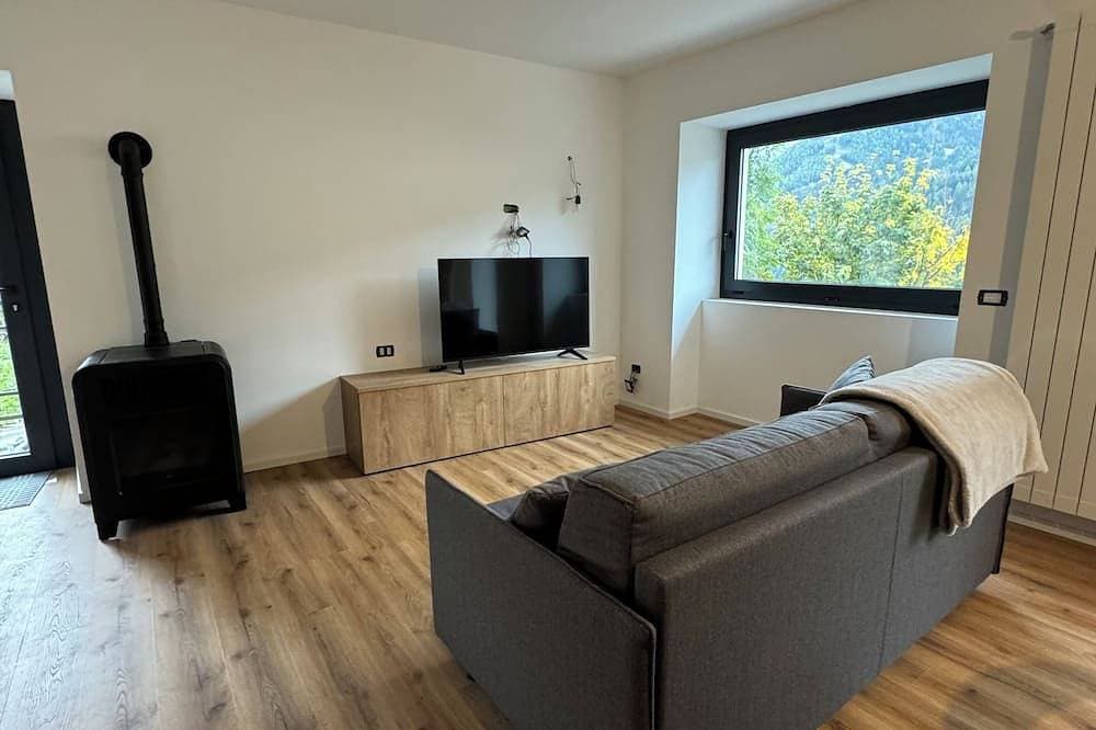 New apartment with panoramic view for 5 people 1km from Ponte di Legno 1