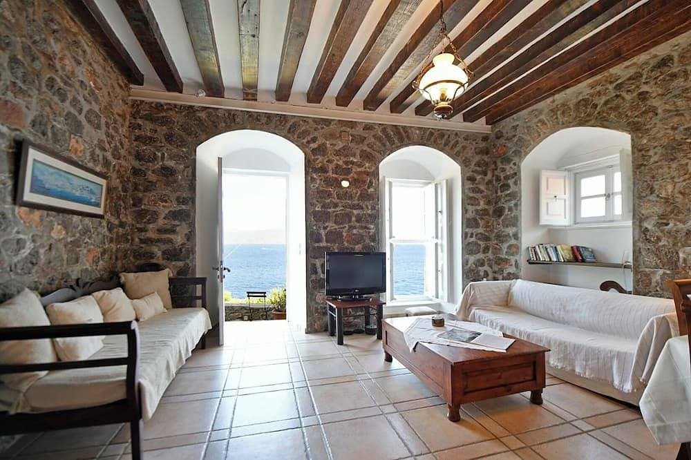 Foto 9 von 30: Luxury 3 room seaside stone villa