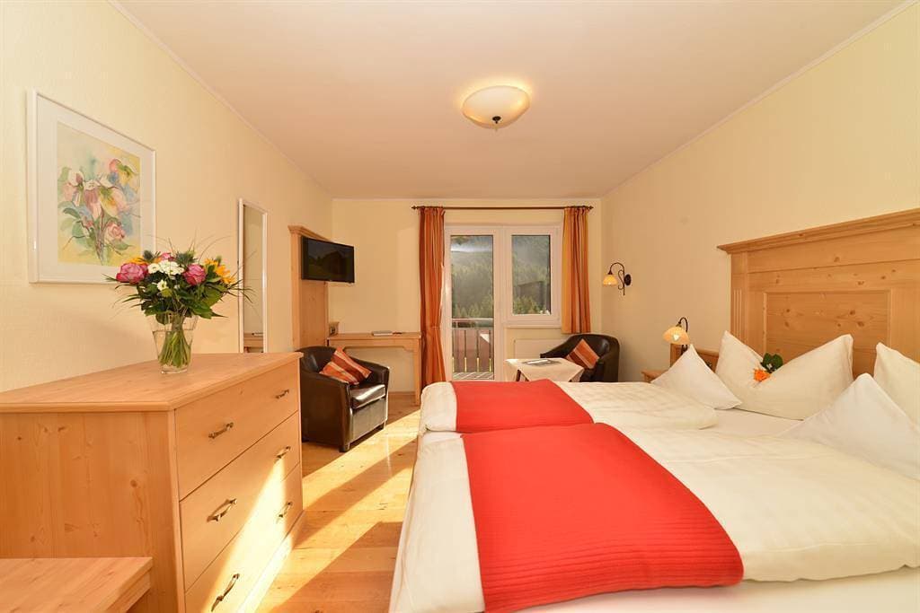 Foto 5 von 75: Doppelzimmer mit Bad, Wc 45