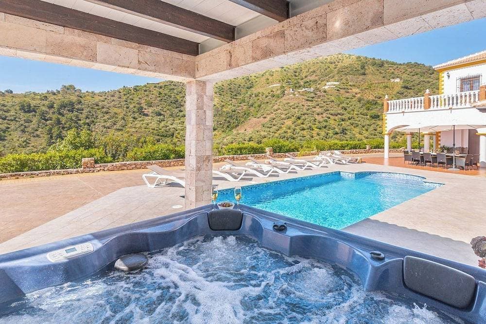 Villa Javier Sayalonga 1