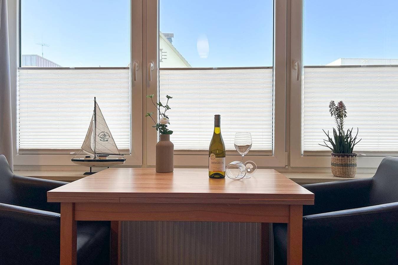 Foto 2 von 21: Strandnah und mit Meerblick: Ferienwohnung 4 im Haus Seeluft Duhnen