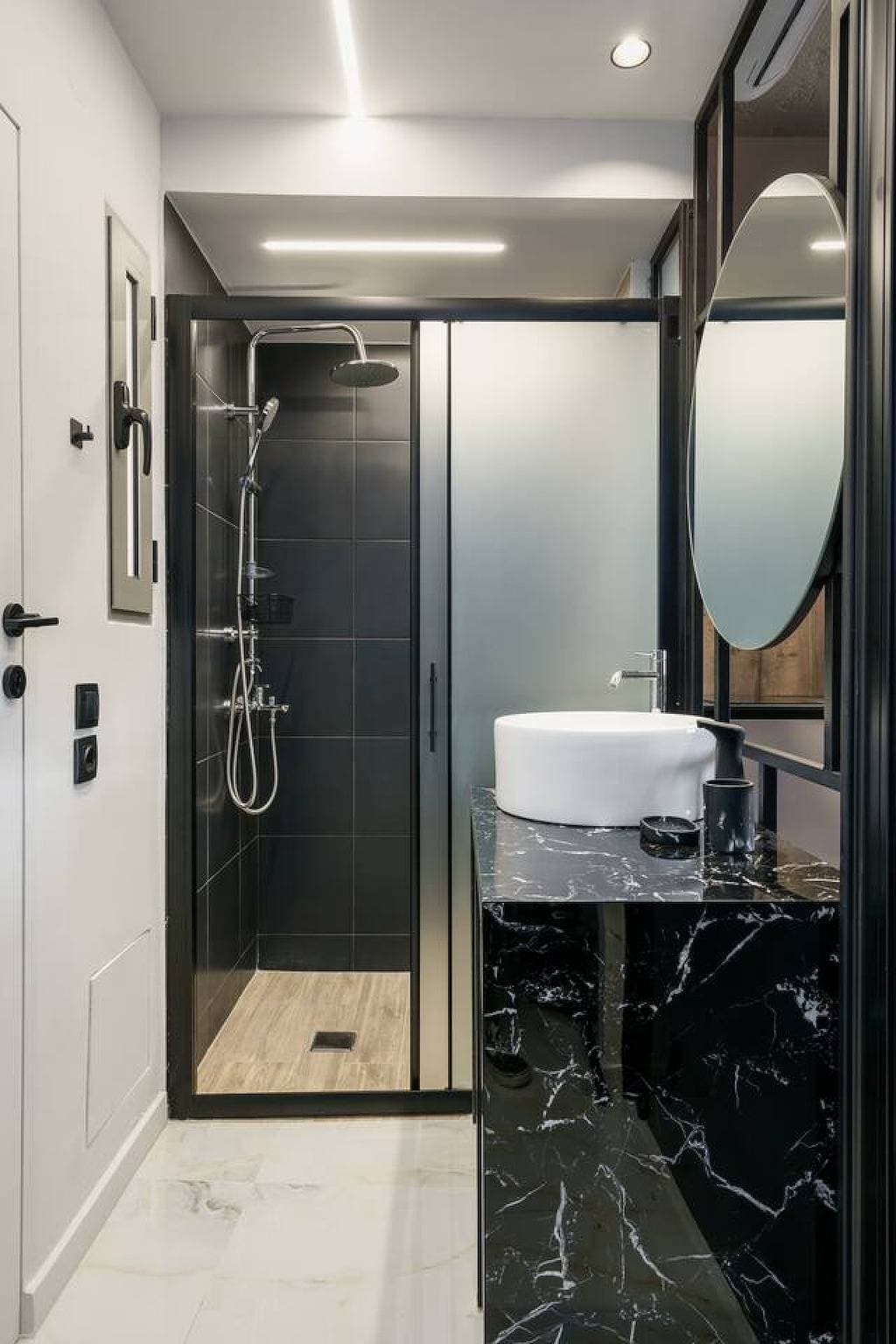 Foto 13 von 20: Stylish Suite w/Hot Tub, 40m from Beach & Taverns!