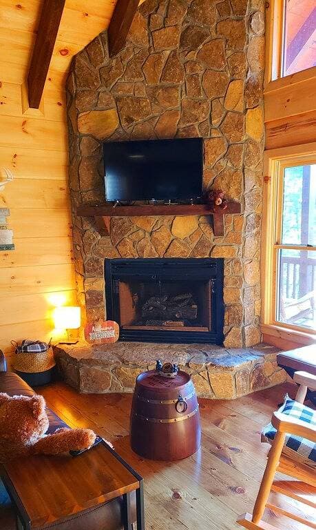 Foto 5 von 50: QuikGetaway Spezial! Ab 99 Usd p / n! Nagelneues Blockhaus 2bdrm / 2ba. Super Aussicht!