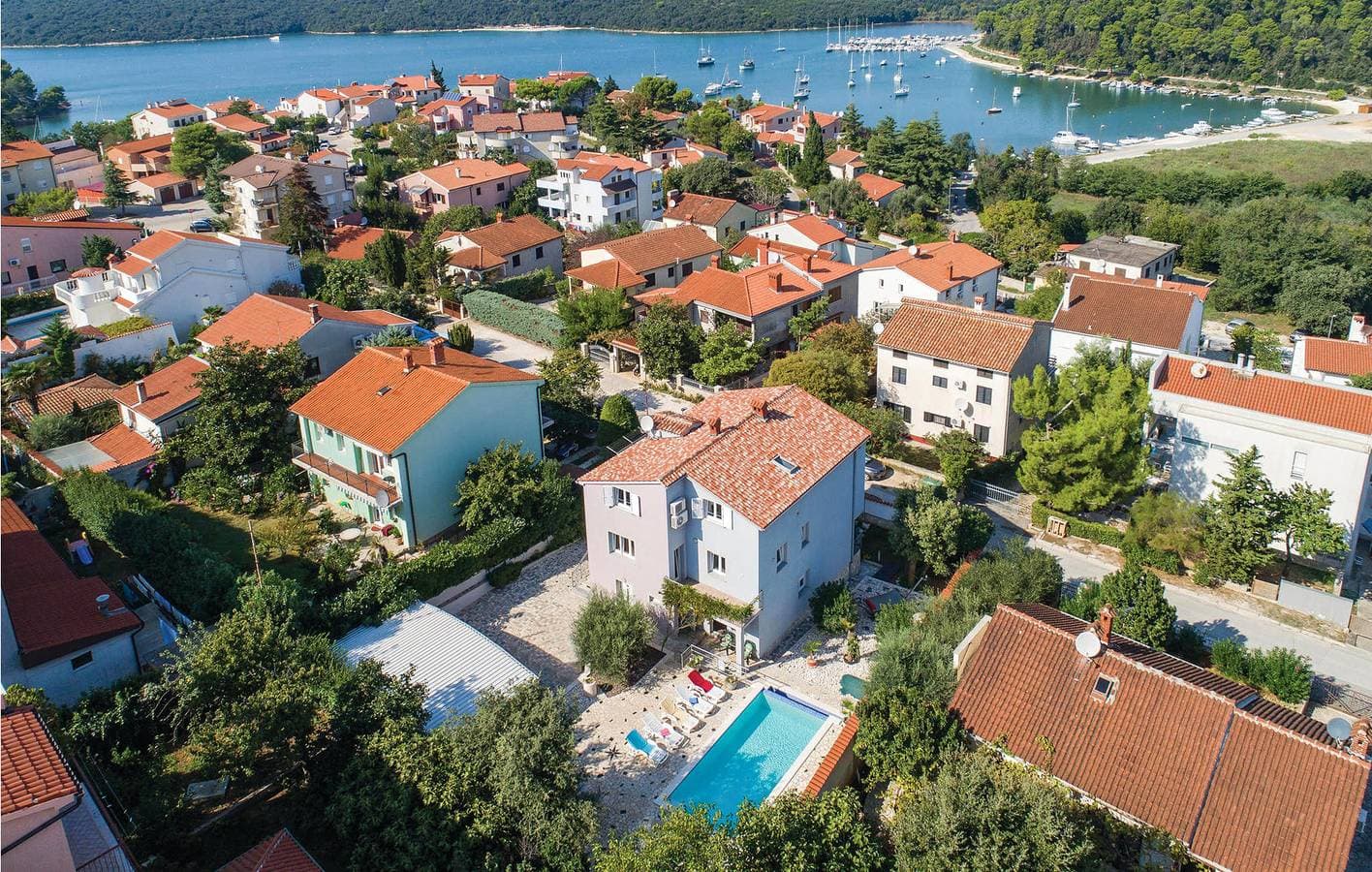 Foto 3 von 30: Gemütliche Ferienwohnung mit Pool, Terrasse und WLAN – nur 1 km vom Strand entfernt!