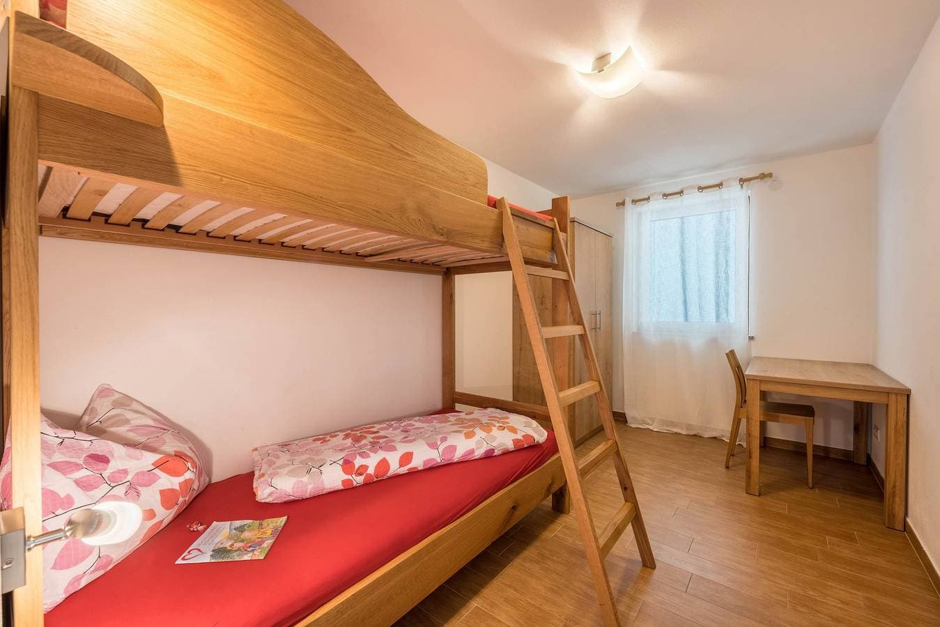 Foto 7 von 15: Ferienwohnung " Pfandlerhof Rot" mit Bergblick, WLAN, Balkon & Garten