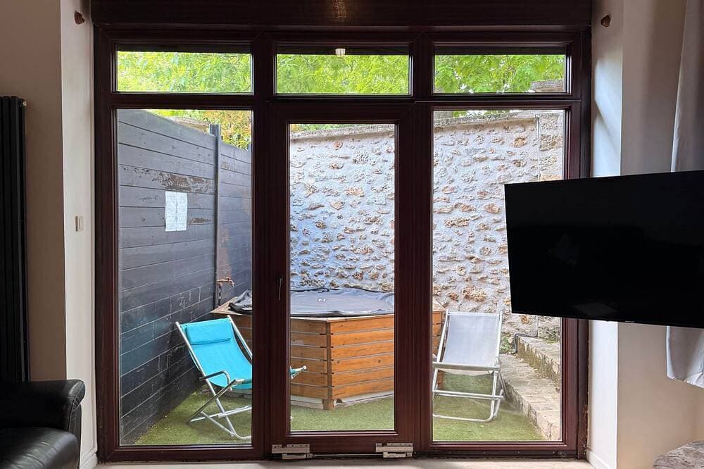 Foto 11 von 30: Studio Duplex Avec spa et Cour Privée