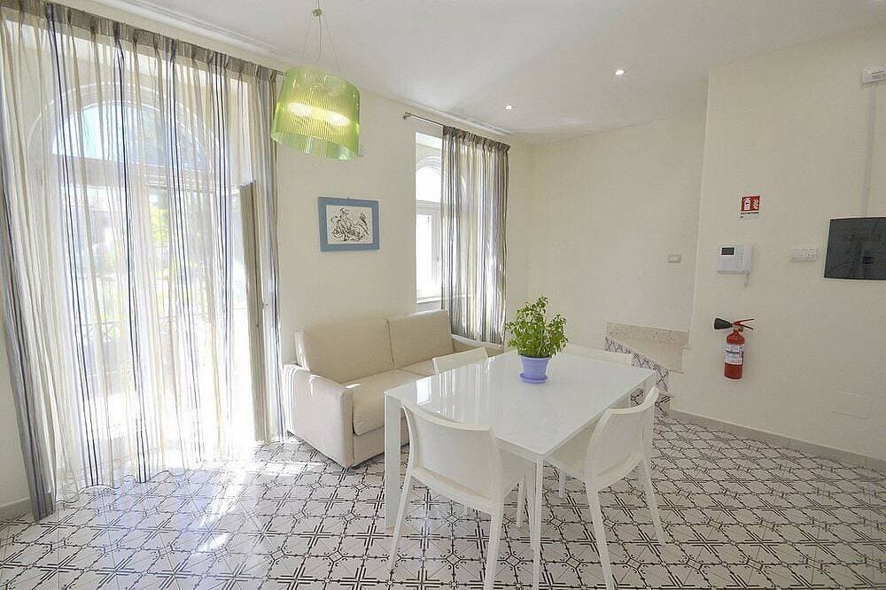 Foto 12 von 30: Villa Elicona D: A welcoming apartment situated in a central location, at a short distance from the Cathedral of Ravello, with Free Wi-Fi.