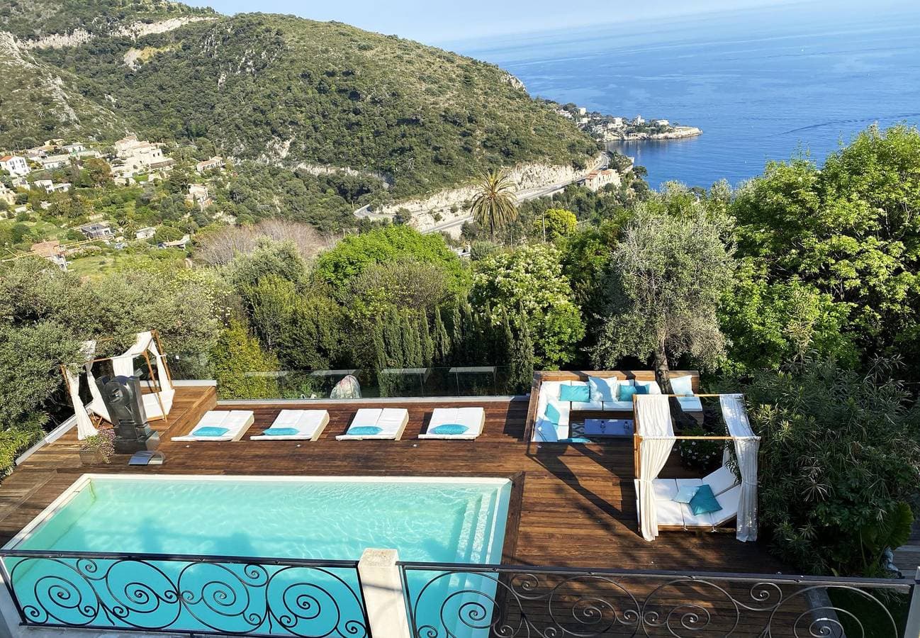 Foto 10 von 11: Charming bedroom in luxurious villa with seaview
