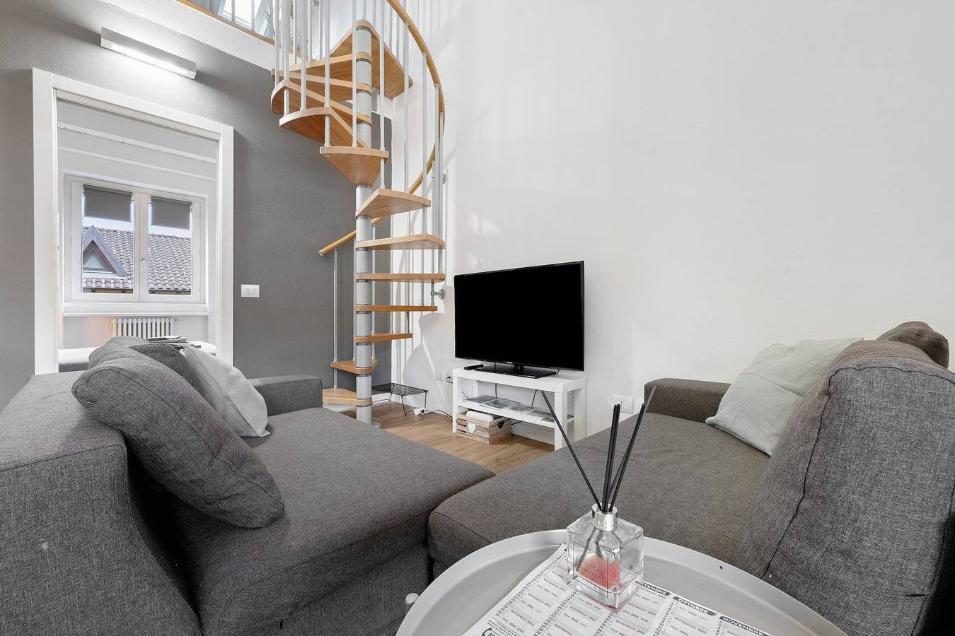Foto 9 von 35: Cleo Home – Modernes Apartment mit Terrasse und Galerieebene am Comer See