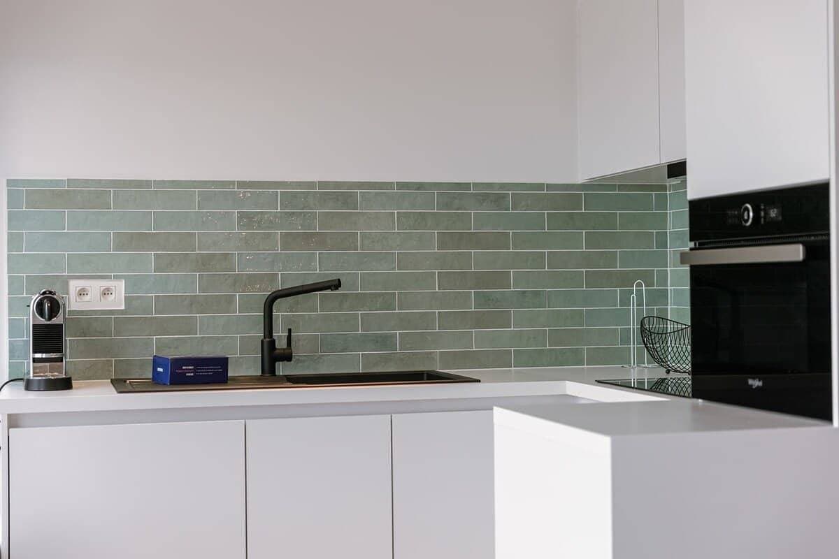 Foto 11 von 40: Coastal getaway w/ full kitchen & workspace