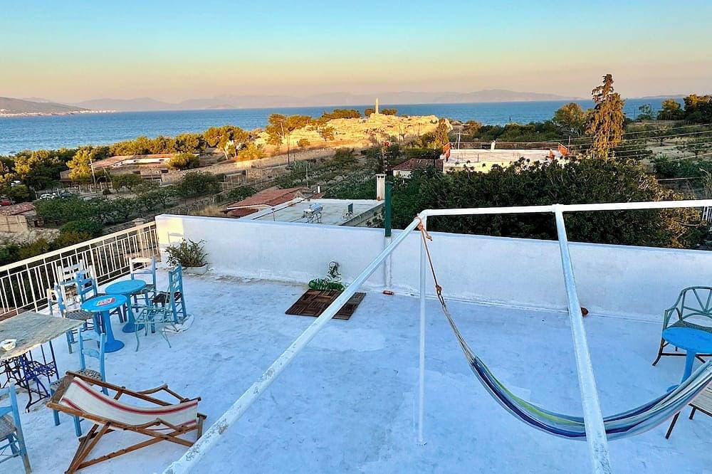 F5 seafront apartment with rooftop sea view 1