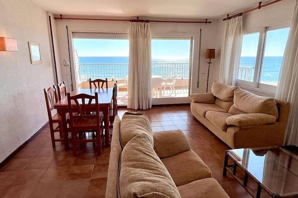 Foto 11 von 30: Geräumiges 3-Zimmer-Apartment direkt am Strand. Rodes-62