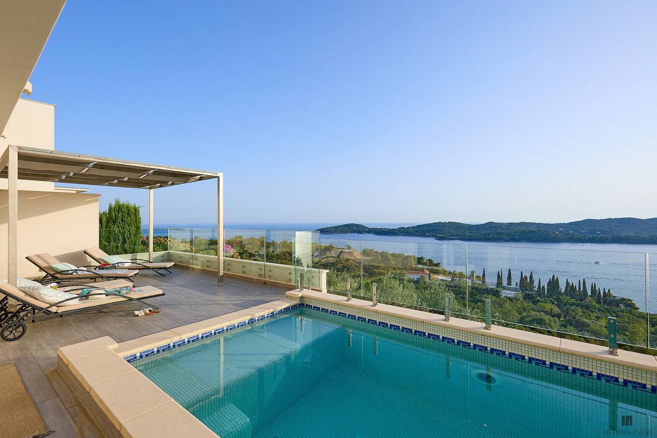 Foto 3 von 46: Villa für 4 Personen mit Terrasse